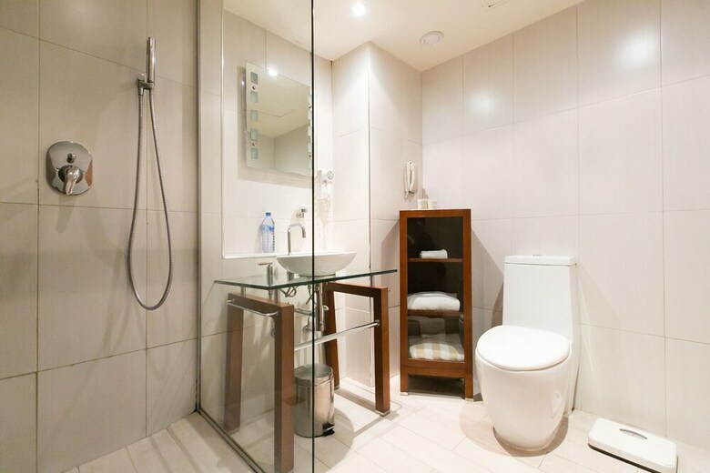 Victoria Crown Plaza Hotel