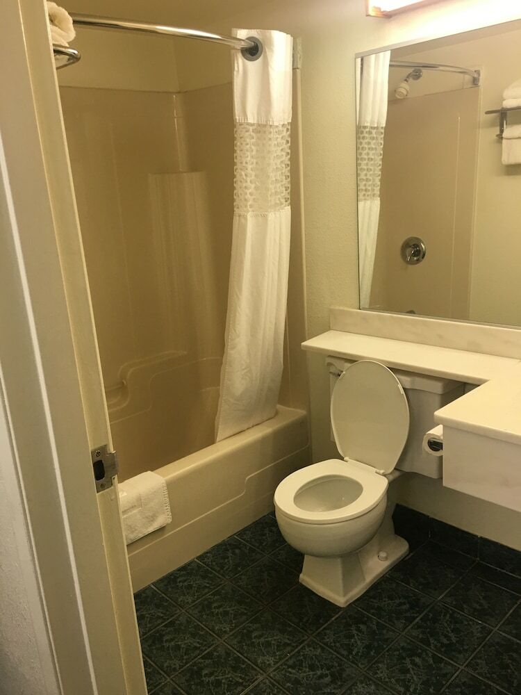Hotel A Victory Inn - West Dearborn