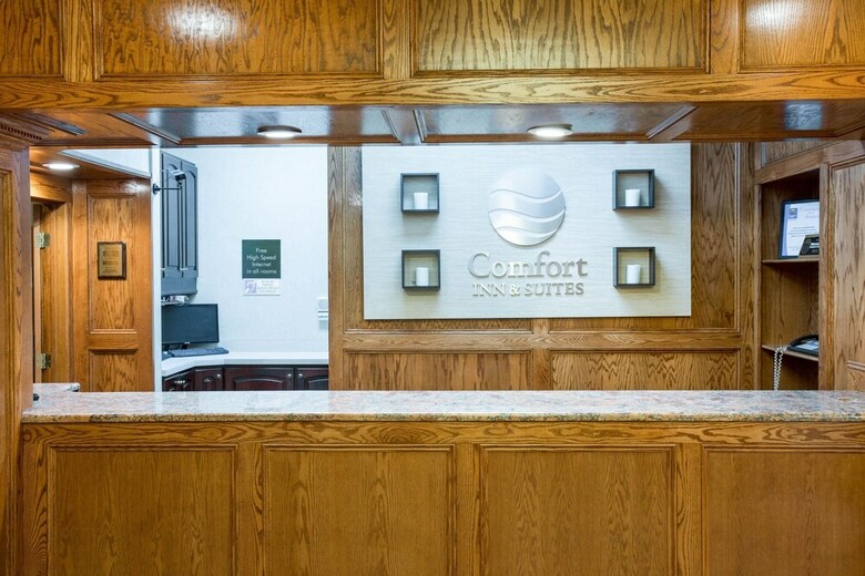 Hotel Comfort Inn & Suites