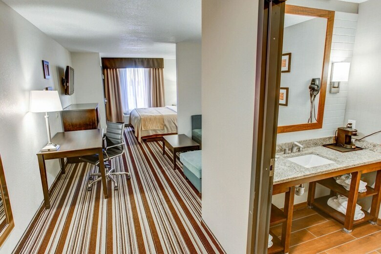 Hotel Comfort Inn & Suites