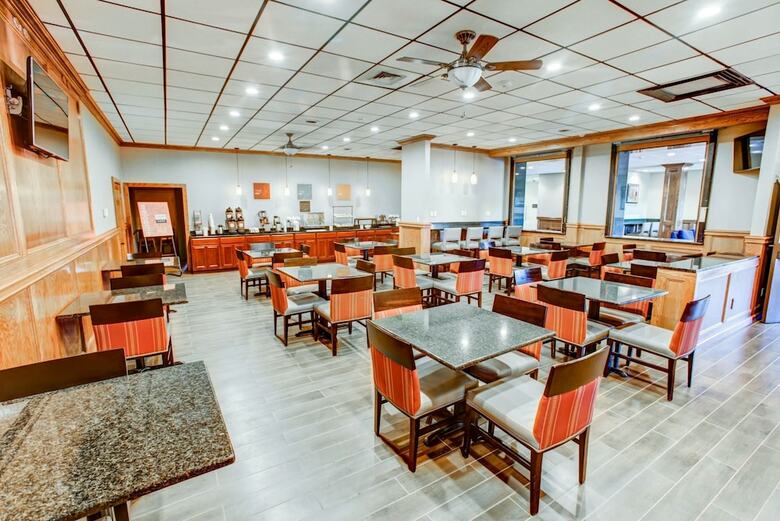 Hotel Comfort Inn & Suites