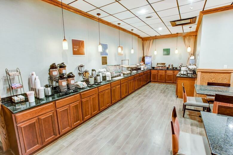 Hotel Comfort Inn & Suites