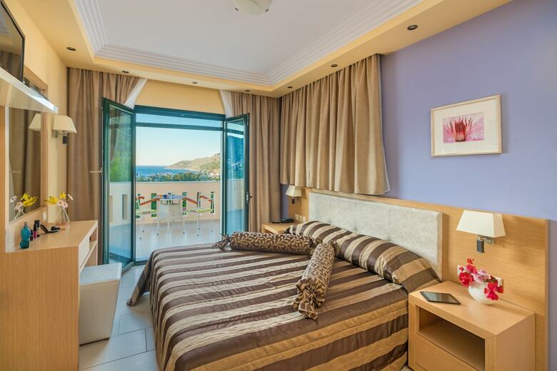 Aparthotel Ai Yannis Suites And Apartments Hotel