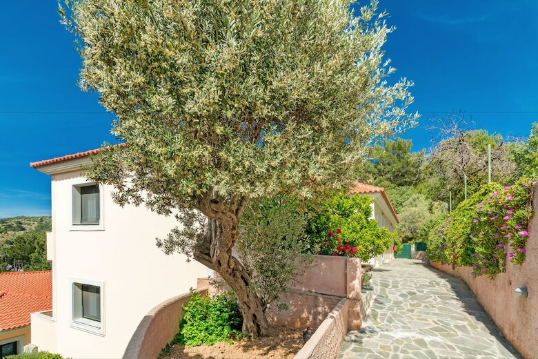 Aparthotel Ai Yannis Suites And Apartments Hotel