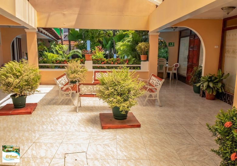 Hotel Y Cabinas El Coral