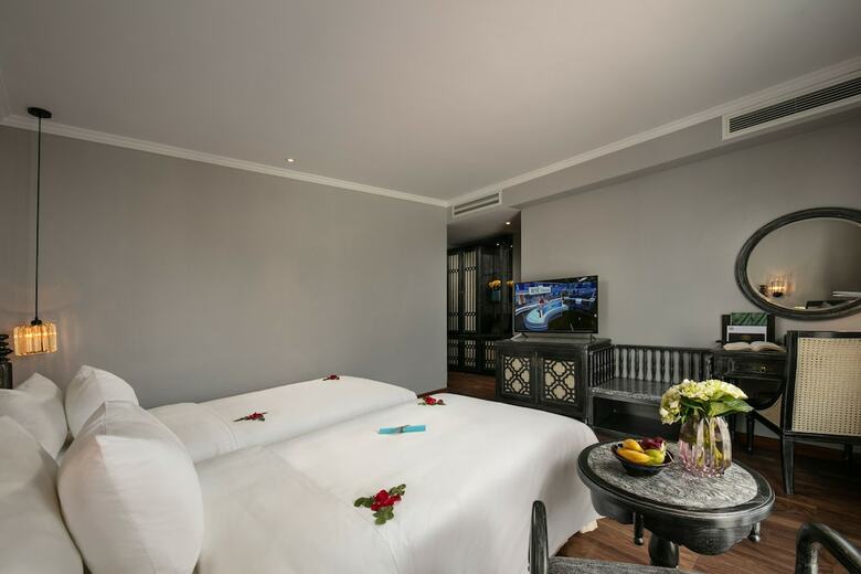 Shining Central Hotel & Spa