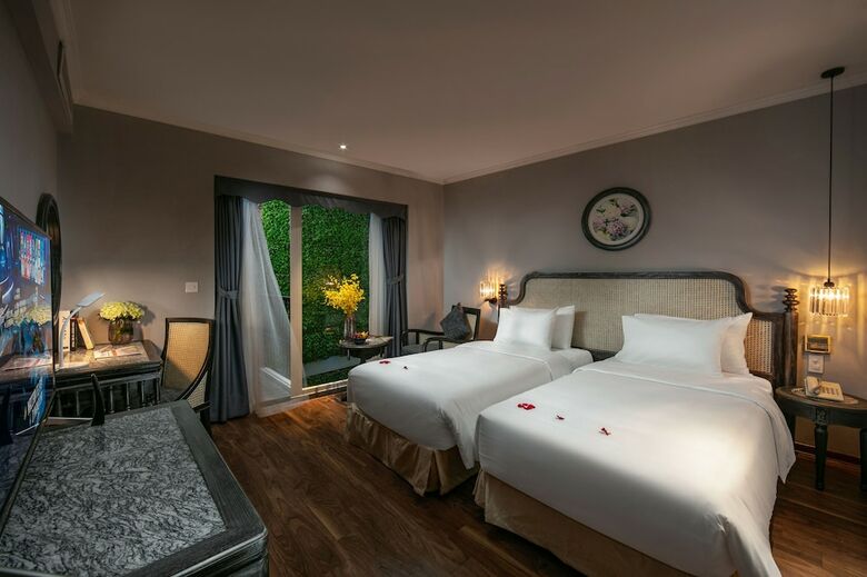 Shining Central Hotel & Spa