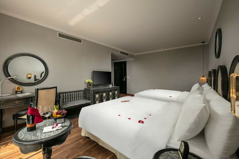 Shining Central Hotel & Spa
