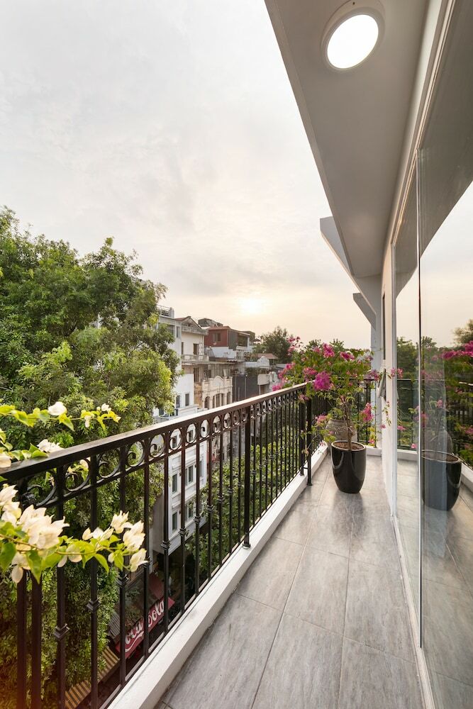 Shining Central Hotel & Spa