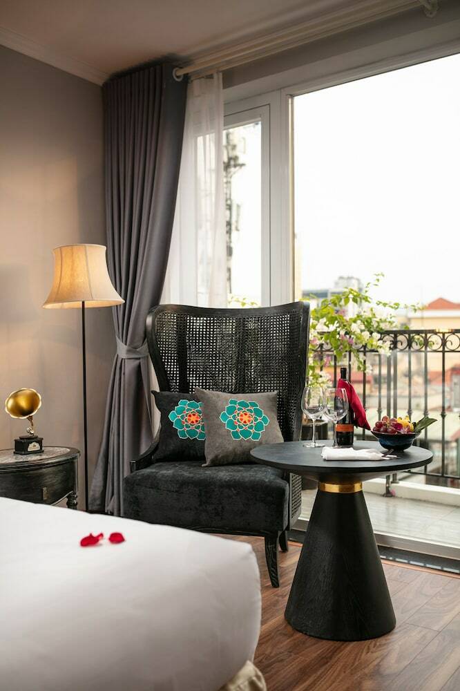 Shining Central Hotel & Spa