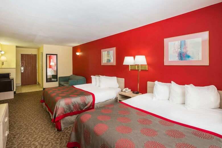Hotel Ramada By Wyndham Sioux Falls