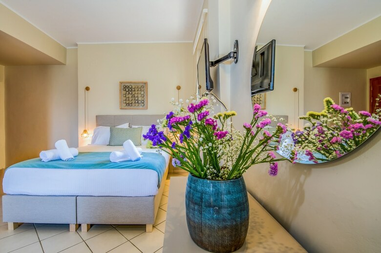 Hotel Gianthea Studios And Apt