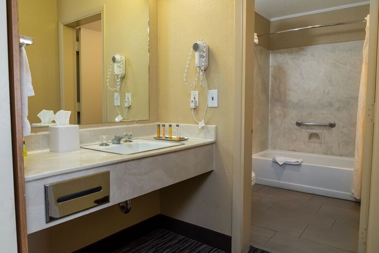 Cerulean Hotel, A Running Y Property