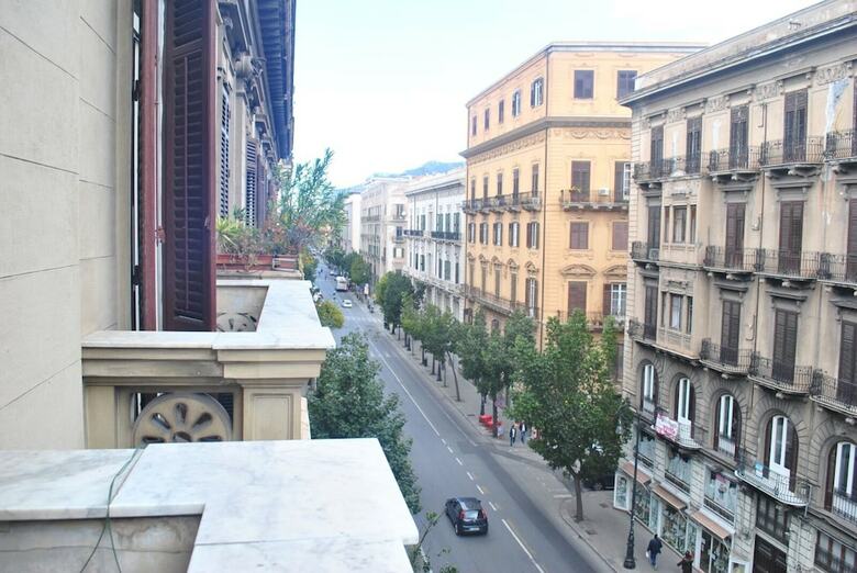 Hostal Sunrise Hostel & Rooms