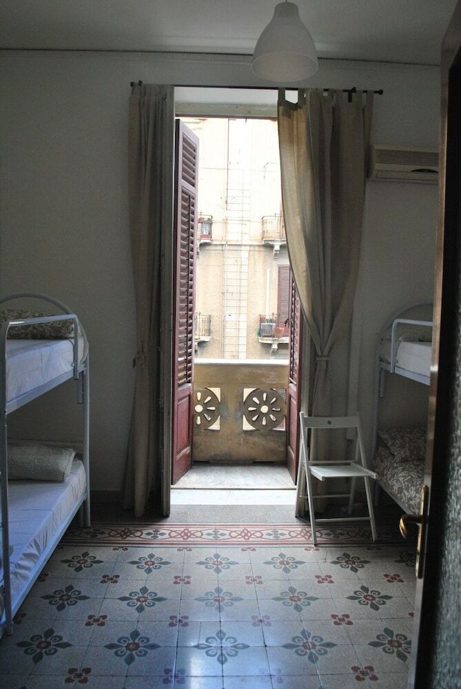 Hostal Sunrise Hostel & Rooms