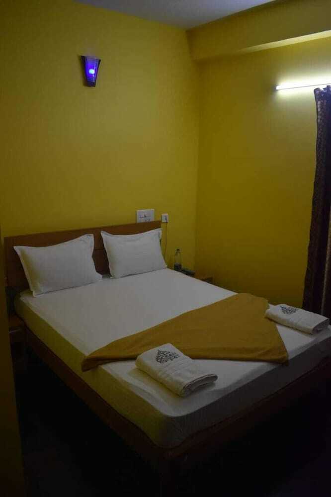Hotel Iroomz Ocean Comforts