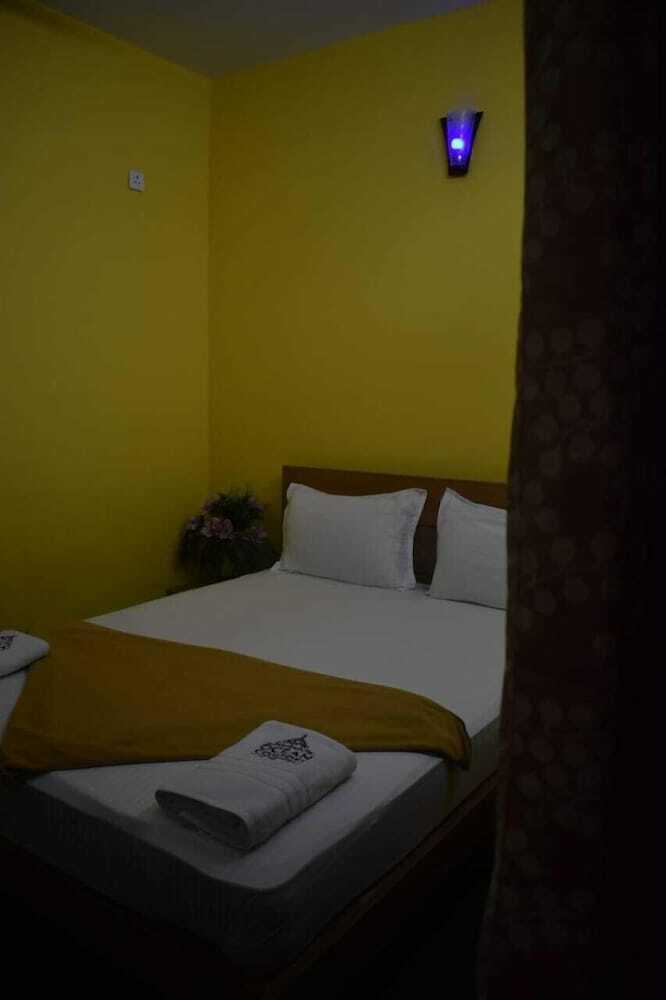 Hotel Iroomz Ocean Comforts