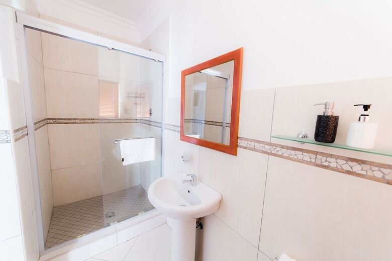 Hotel Nama White Guest House