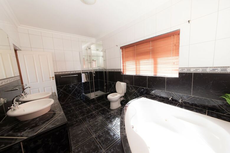 Hotel Nama White Guest House