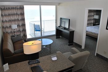 Radisson Suite Hotel Oceanfront