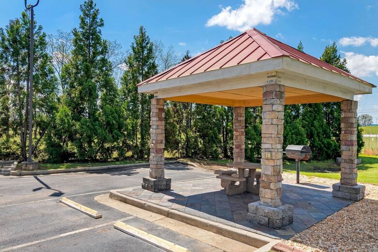 Hotel Comfort Suites Byron