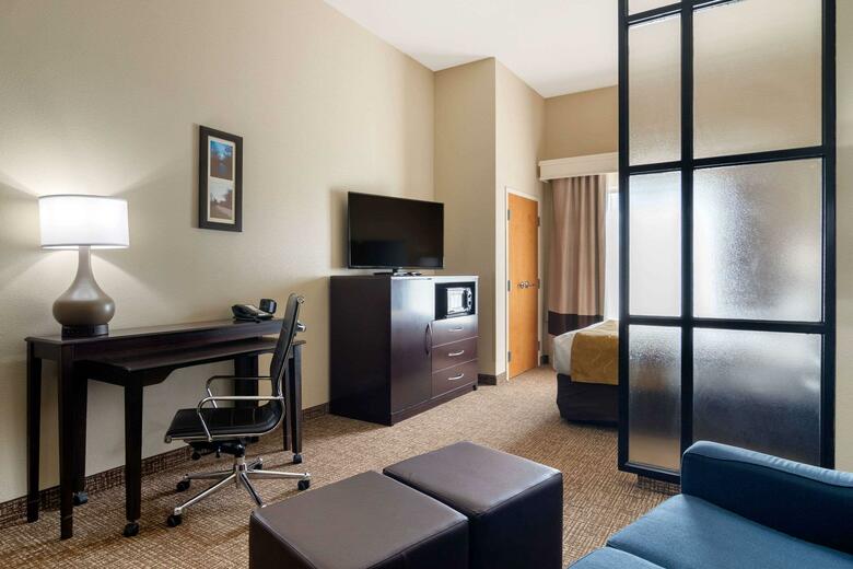 Hotel Comfort Suites Byron