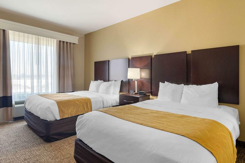 Hotel Comfort Suites Byron