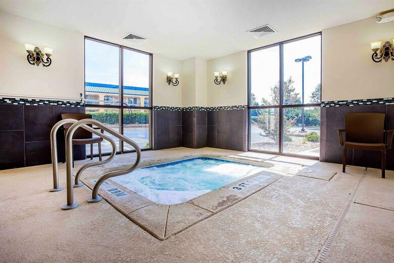 Hotel Comfort Suites Byron