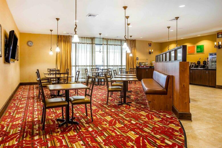 Hotel Comfort Suites Byron
