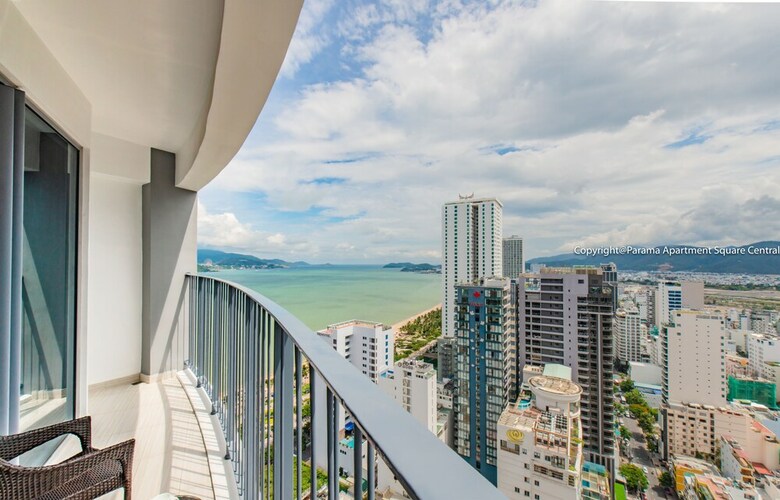Parama Apartment Square Central