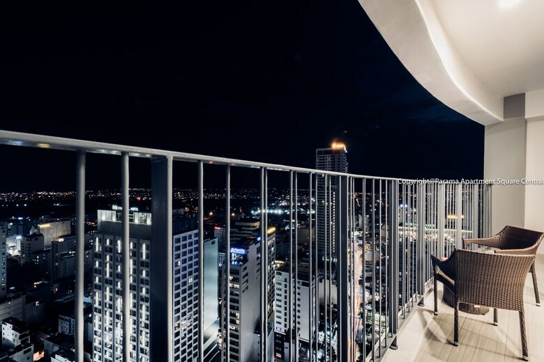 Parama Apartment Square Central