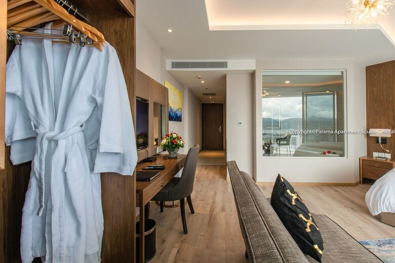 Parama Apartment Square Central