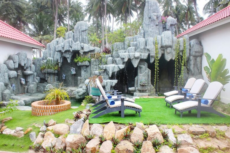 Hotel Lotus Garden Resort