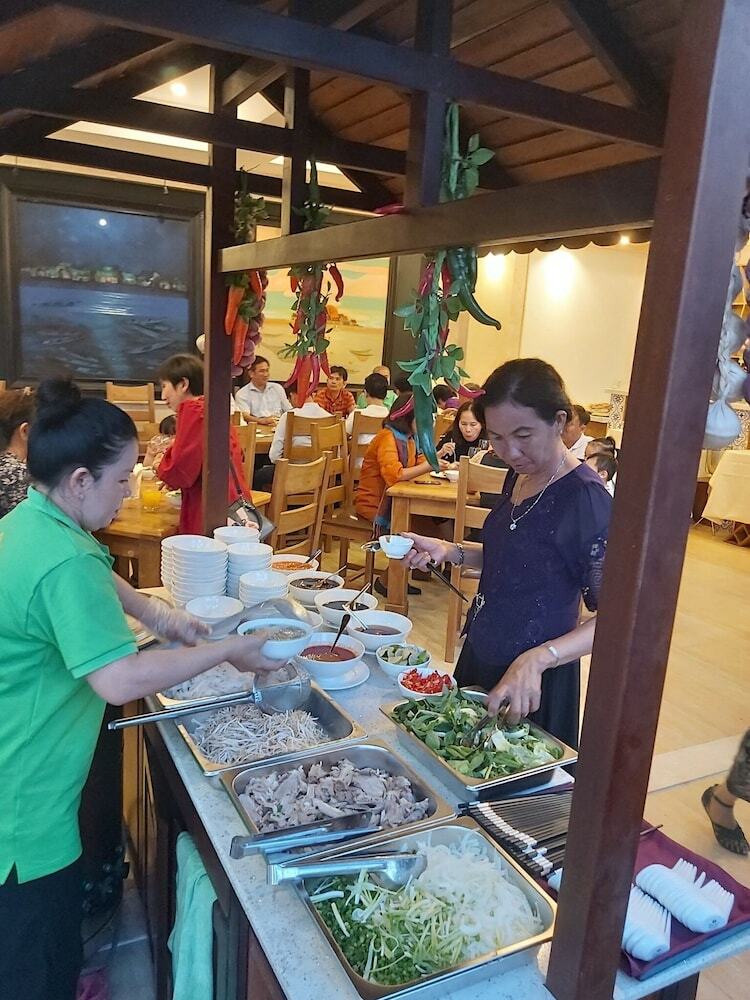 Hotel Lotus Garden Resort
