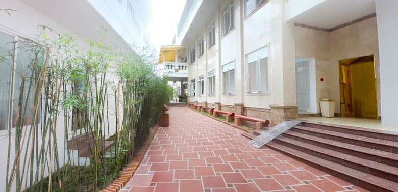 Hotel Lotus Garden Resort