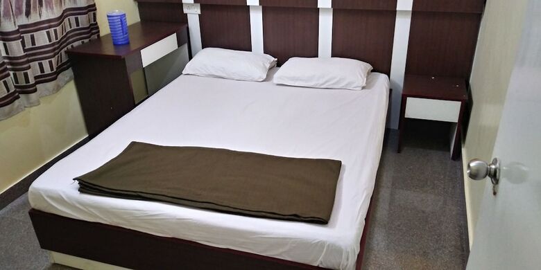 Hotel S R Guest House