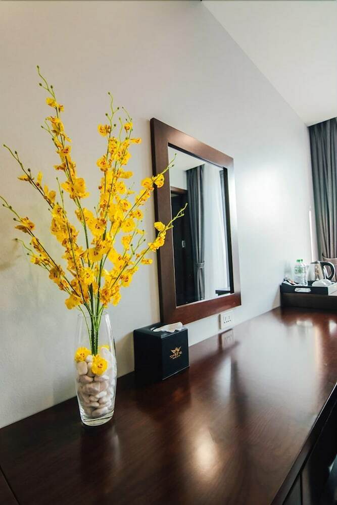 Top One Halong Hotel