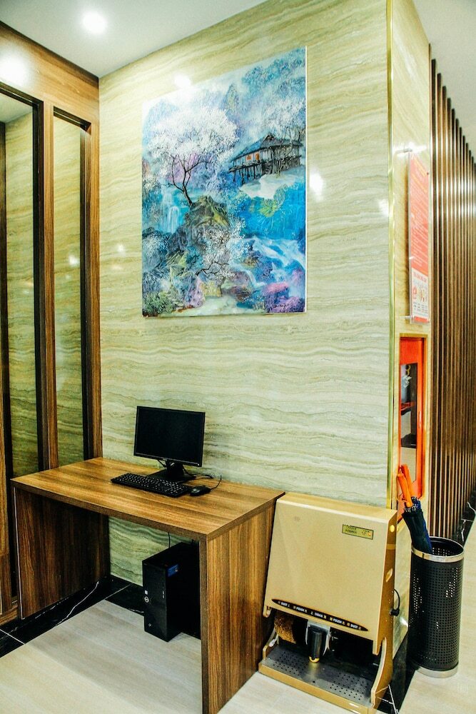 Top One Halong Hotel