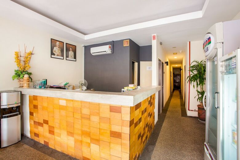 Oyo 44116 Sk Hotel 2