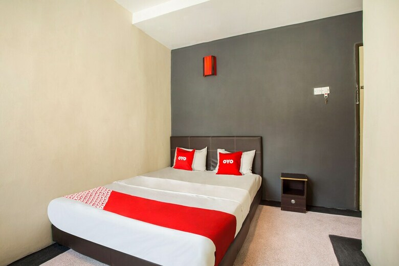 Oyo 44116 Sk Hotel 2