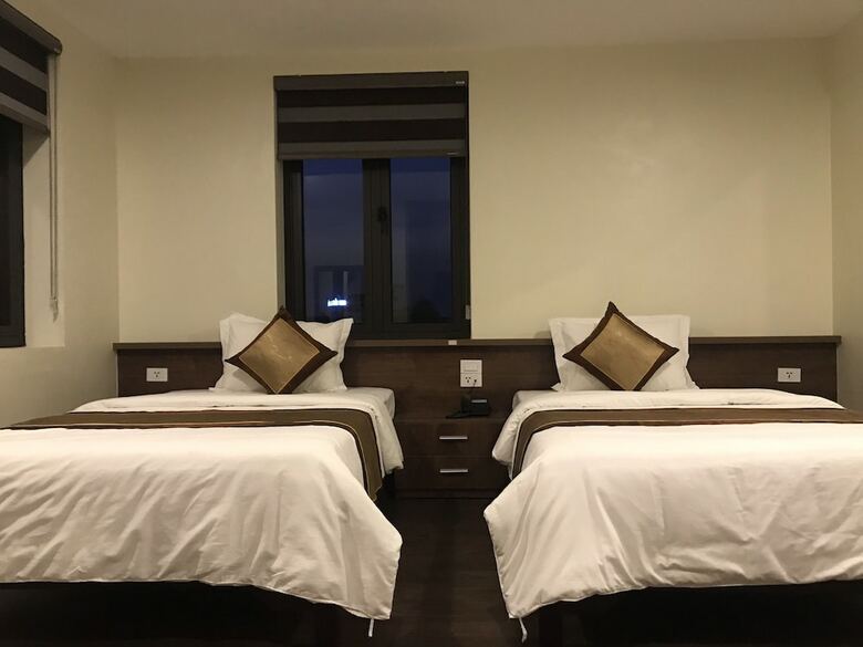 Ha Long Boston Hotel