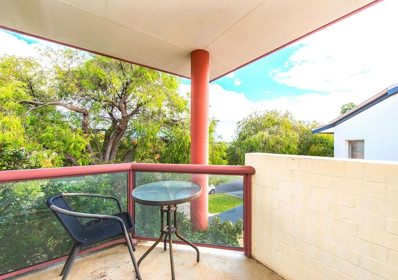 Hostal The Burswood Townhouse