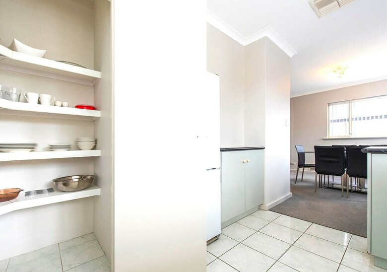 Hostal The Burswood Townhouse