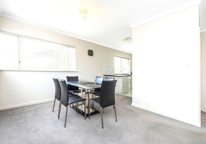 Hostal The Burswood Townhouse