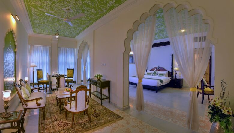 Hotel Anuraga Palace