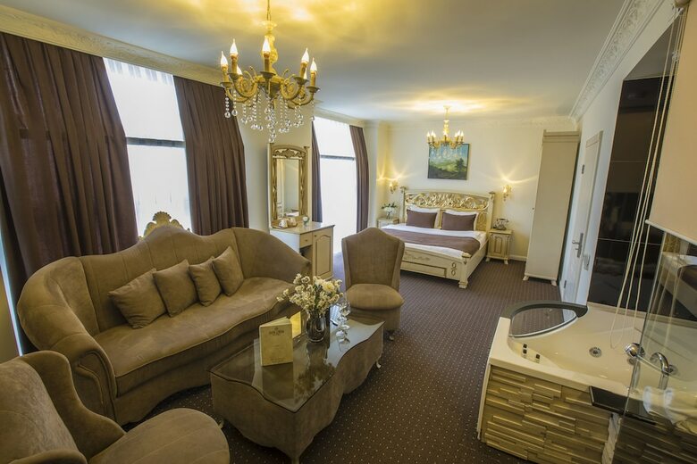 Golden Hotel