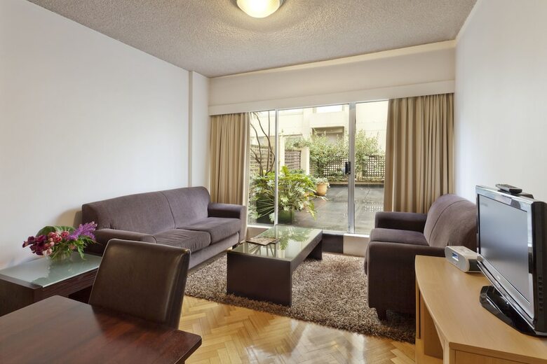 Macleay Hotel