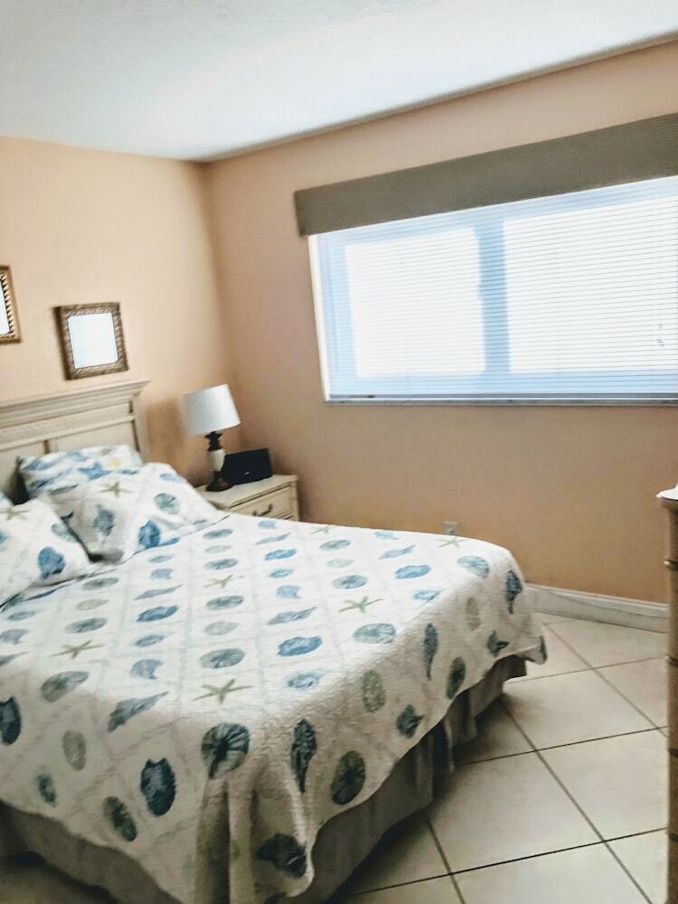 St.pete Beach Condo - 5 Min Walk To Beach
