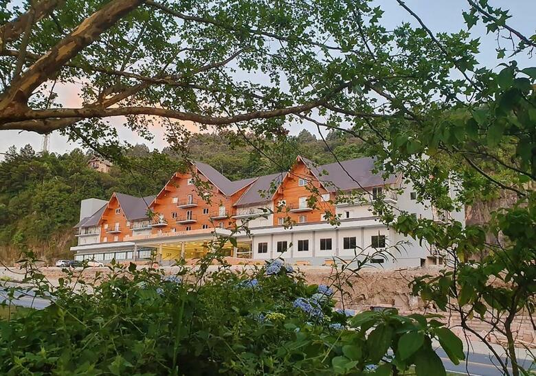 Sky Palace Hotel