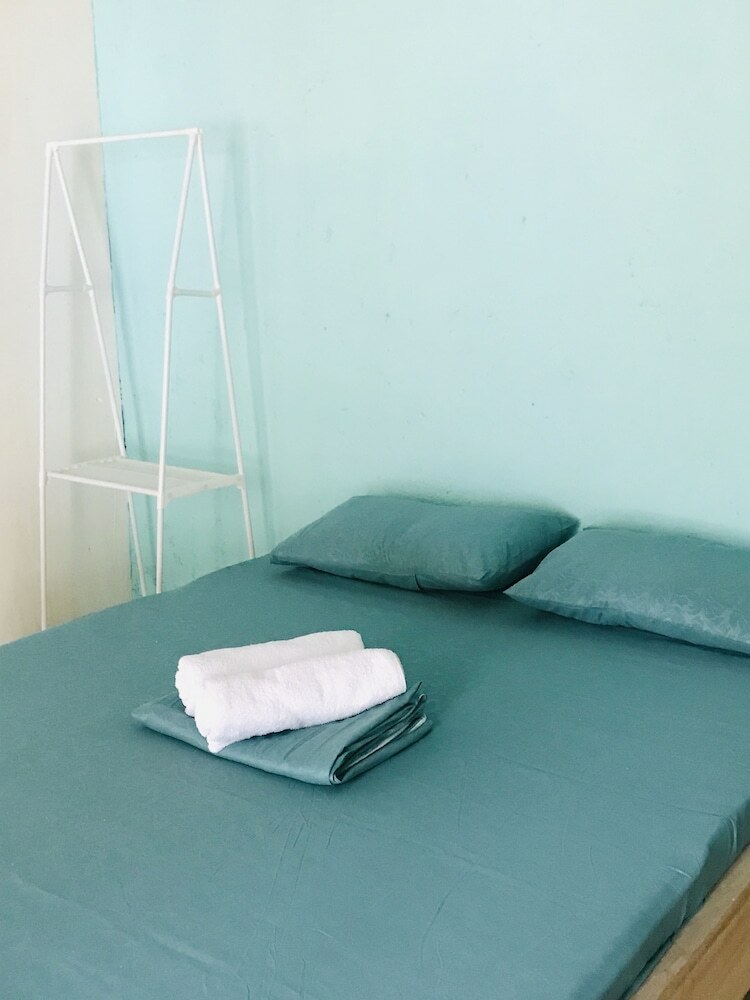 Hostal Noya Hostel - Adults Only